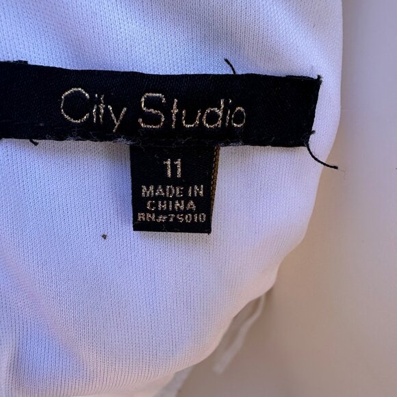 City Studio Floral Embroidered Sleeveless Fit & Flare Dress Size 11 White Multic - Picture 2 of 8